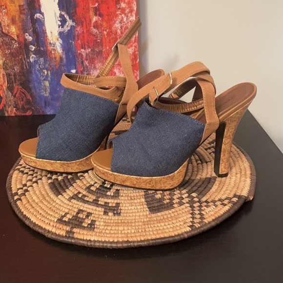 Wrap-around-ankle Blue Jean heels with cork bottom - Picture 3 of 5